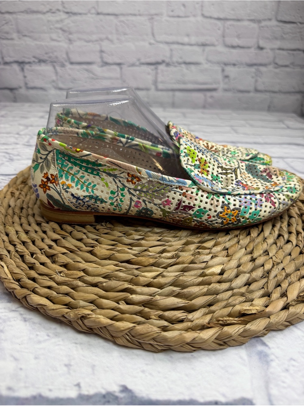 Lalisa Sophia Floral Leather Perforated Loafers in Multicolor. Size 40 - Picture 6 of 10